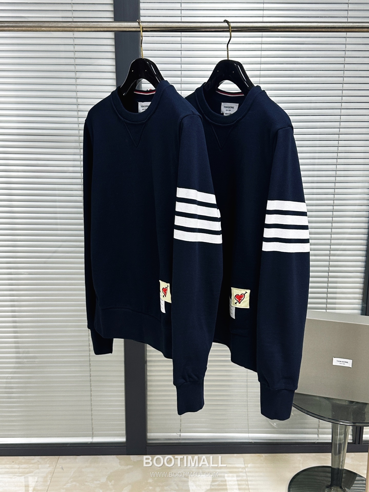 Thom Browne 4-Bar Stripe Heart Patch Cotton Sweatshirt 톰브라운 포바 스트라이프 하트 패치 코튼 스웨트셔츠 4