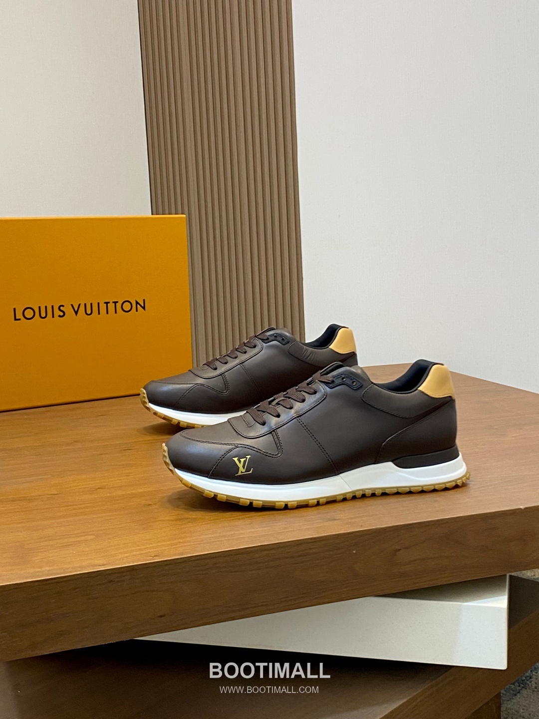 Louis Vuitton Run Away Smooth Leather White Sneakers 루이비통 런 어웨이 스무스 레더 화이트 스니커즈 3