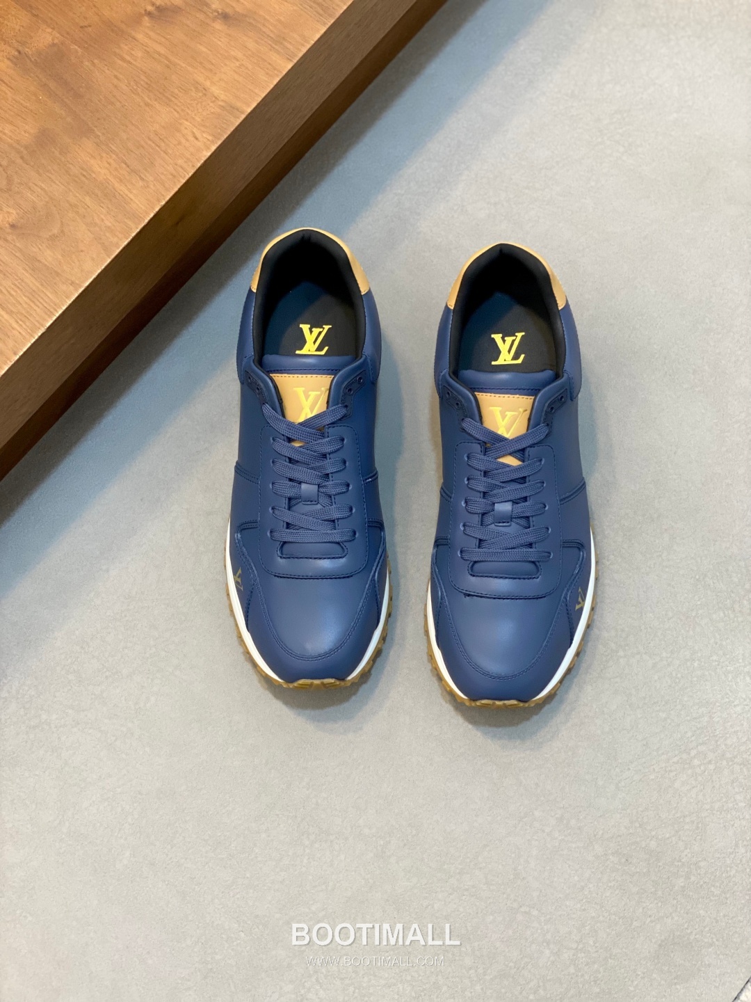 Louis Vuitton Run Away Smooth Leather White Sneakers 루이비통 런 어웨이 스무스 레더 화이트 스니커즈 1