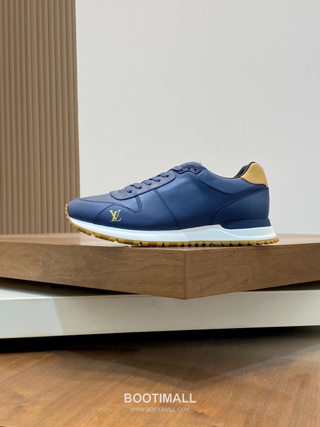 Louis Vuitton Run Away Smooth Leather White Sneakers 루이비통 런 어웨이 스무스 레더 화이트 스니커즈 2