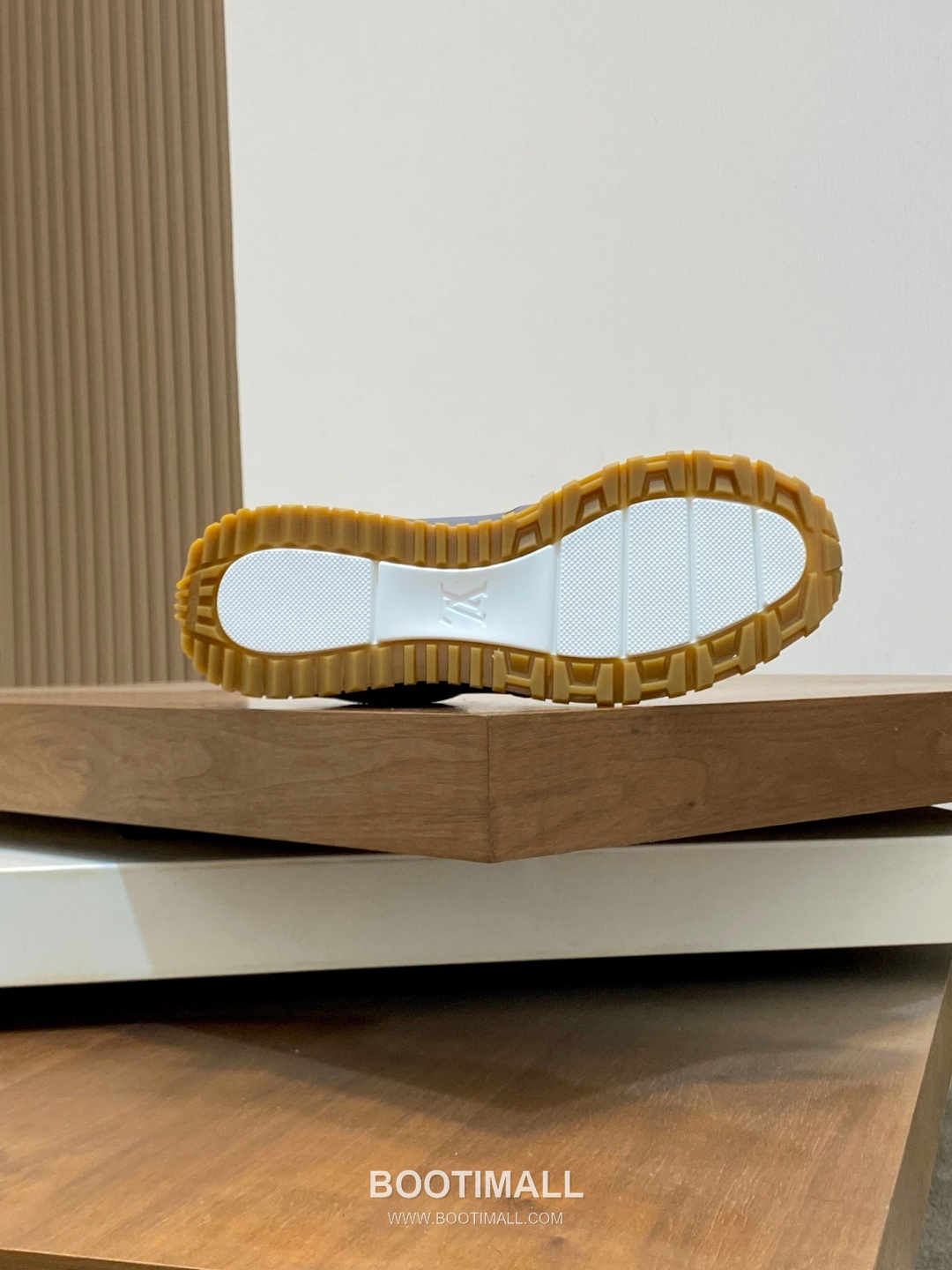 Louis Vuitton Run Away Smooth Leather White Sneakers 루이비통 런 어웨이 스무스 레더 화이트 스니커즈 9