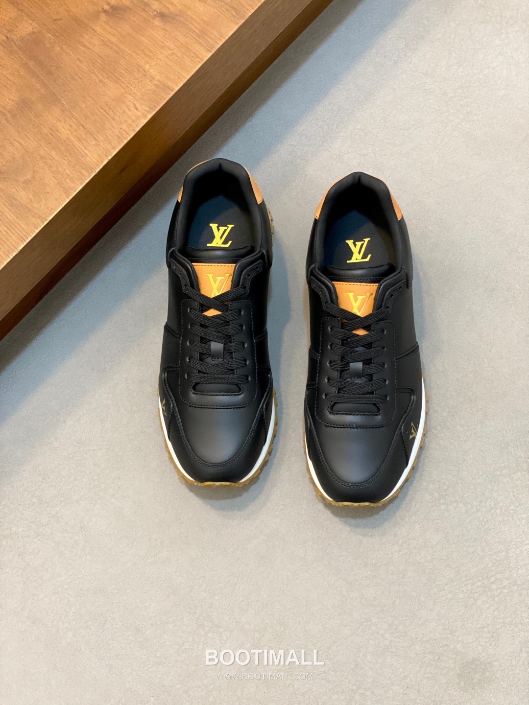 Louis Vuitton Run Away Smooth Leather White Sneakers 루이비통 런 어웨이 스무스 레더 화이트 스니커즈 1