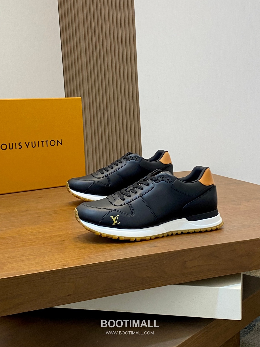 Louis Vuitton Run Away Smooth Leather White Sneakers 루이비통 런 어웨이 스무스 레더 화이트 스니커즈 3