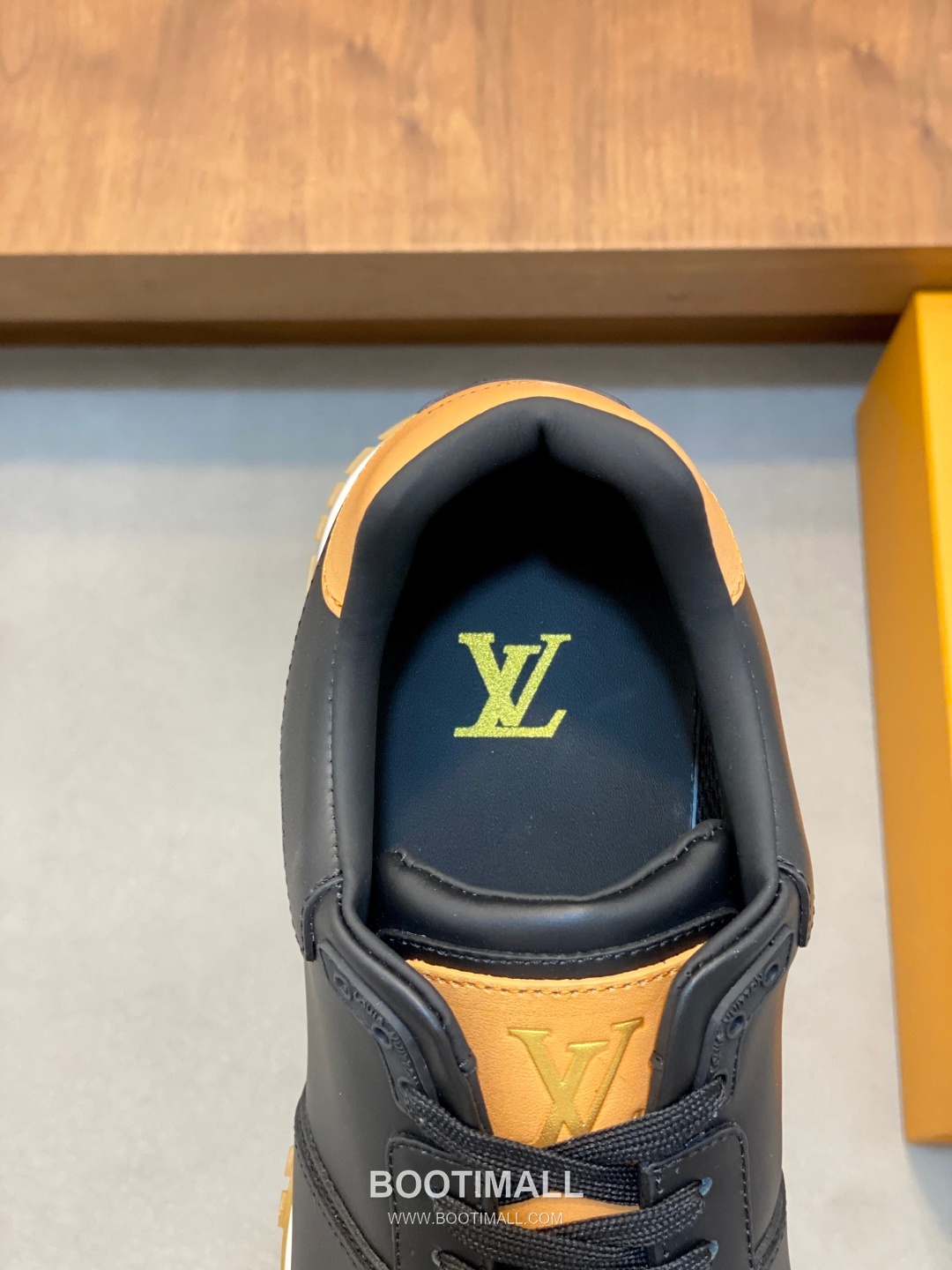 Louis Vuitton Run Away Smooth Leather White Sneakers 루이비통 런 어웨이 스무스 레더 화이트 스니커즈 7