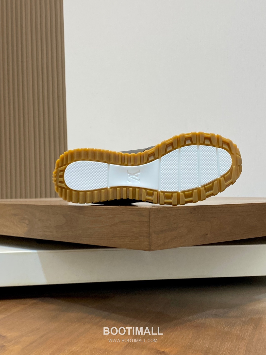 Louis Vuitton Run Away Smooth Leather White Sneakers 루이비통 런 어웨이 스무스 레더 화이트 스니커즈 9