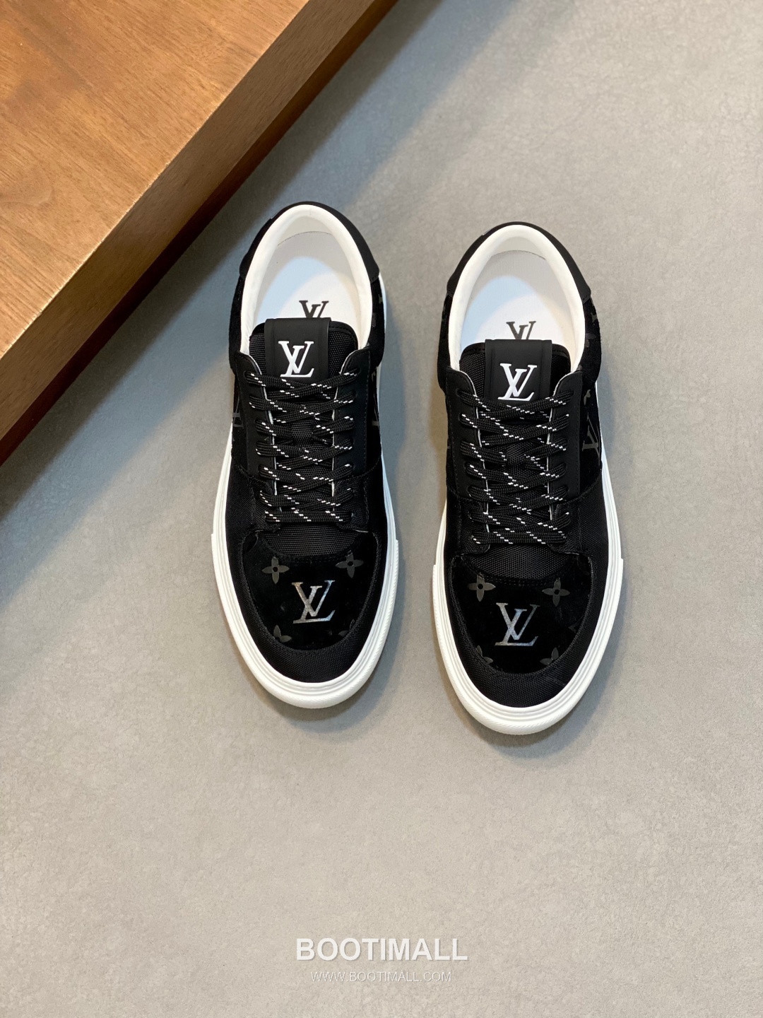 Louis Vuitton Litchi Grain Nappa Leather Logo Casual Sneakers 루이비통 리치 그레인 나파 레더 로고 캐주얼 스니커즈 1
