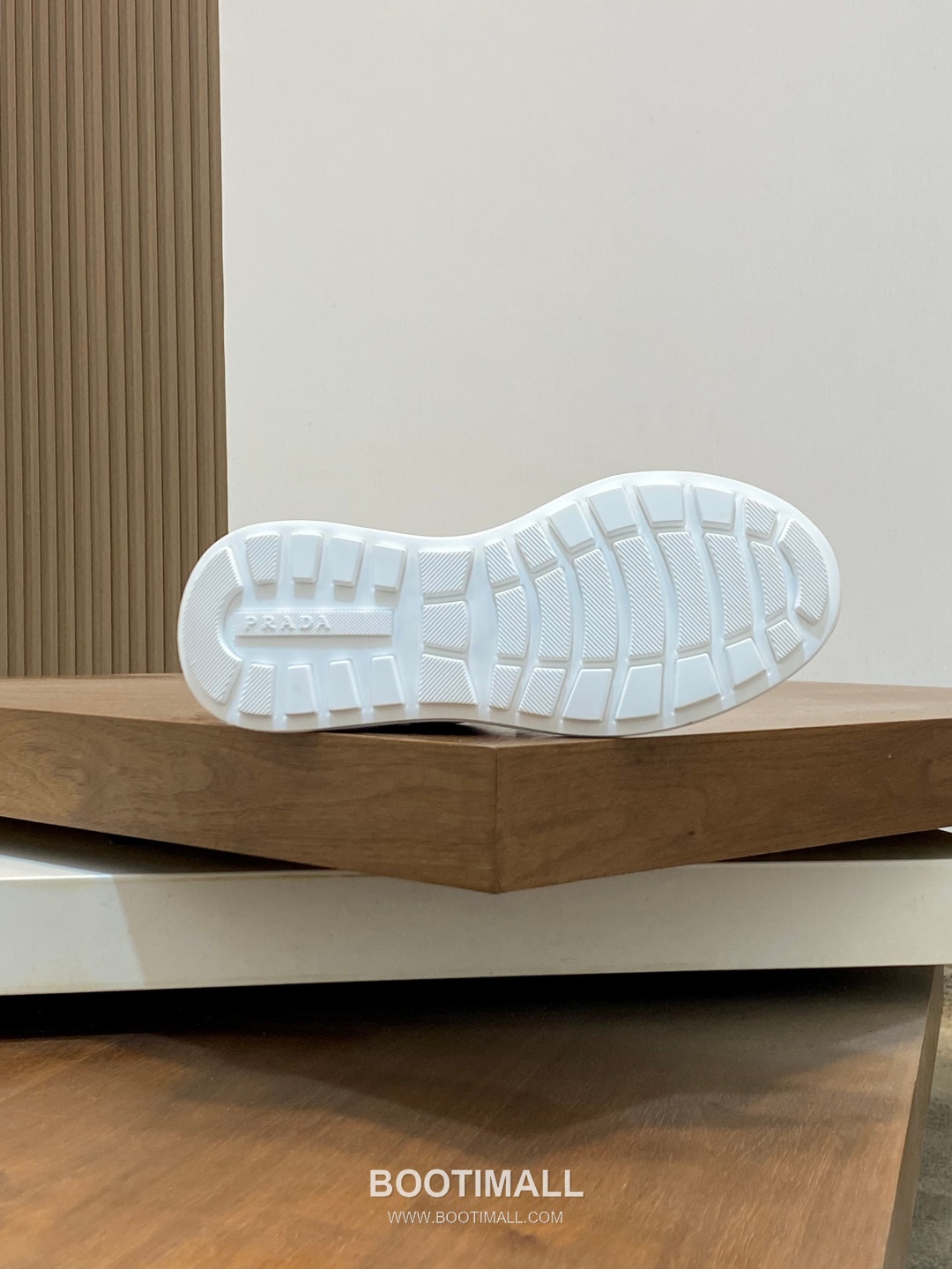 Prada Downtown Leather Sneakers Perforated Logo Rubber Sole 프라다 다운타운 레더 스니커즈 펀칭 로고 러버 솔 9