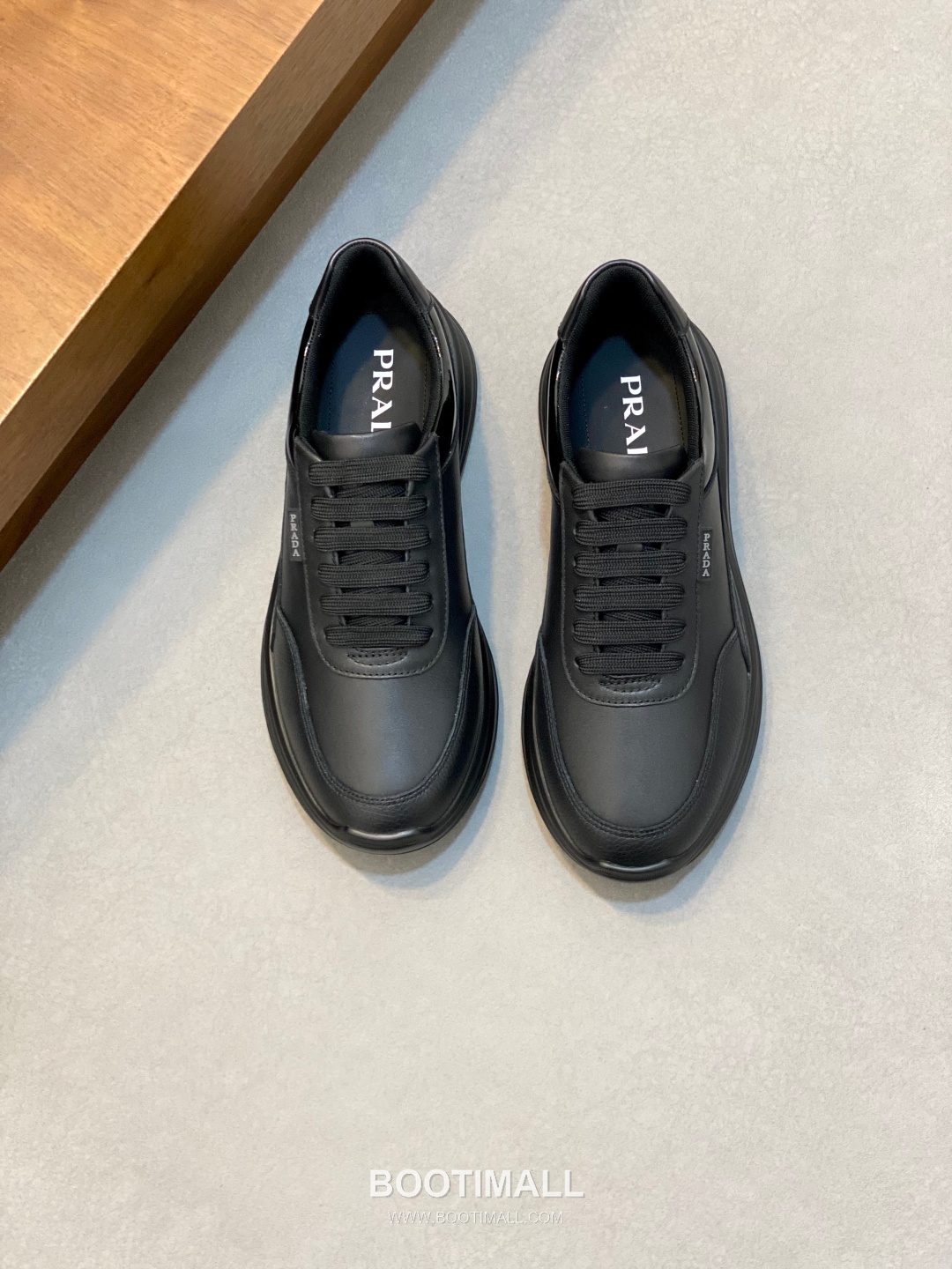 Prada Downtown Leather Sneakers Perforated Logo Rubber Sole 프라다 다운타운 레더 스니커즈 펀칭 로고 러버 솔 1