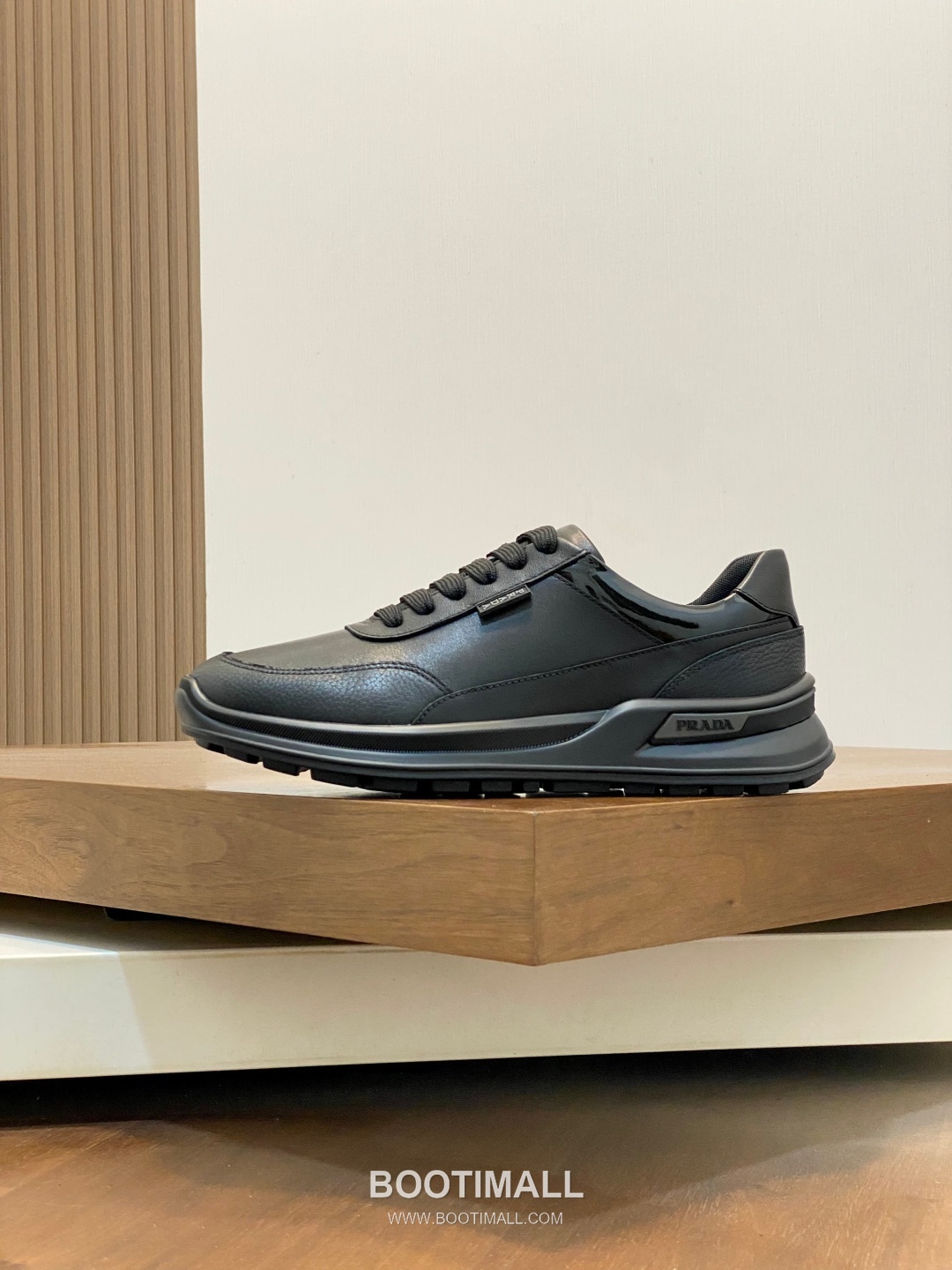 Prada Downtown Leather Sneakers Perforated Logo Rubber Sole 프라다 다운타운 레더 스니커즈 펀칭 로고 러버 솔 2