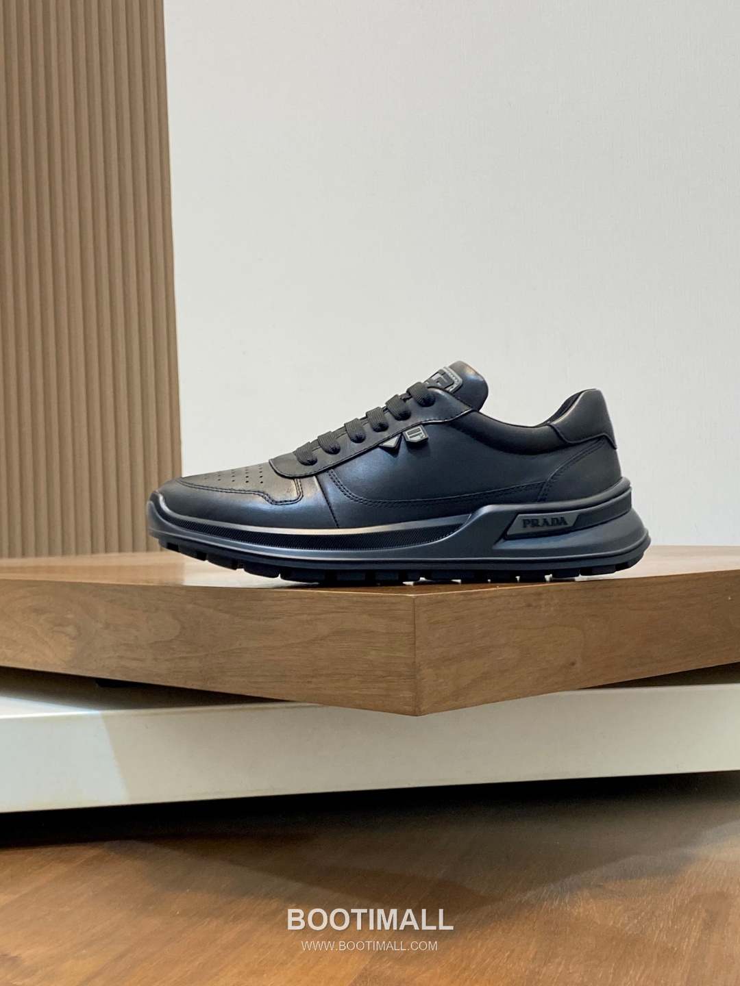 Prada Downtown Leather Sneakers Perforated Logo Rubber Sole 프라다 다운타운 레더 스니커즈 펀칭 로고 러버 솔 2