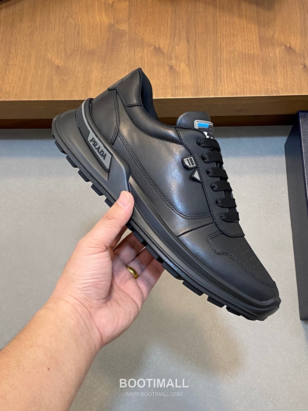 Prada Downtown Leather Sneakers Perforated Logo Rubber Sole 프라다 다운타운 레더 스니커즈 펀칭 로고 러버 솔 4