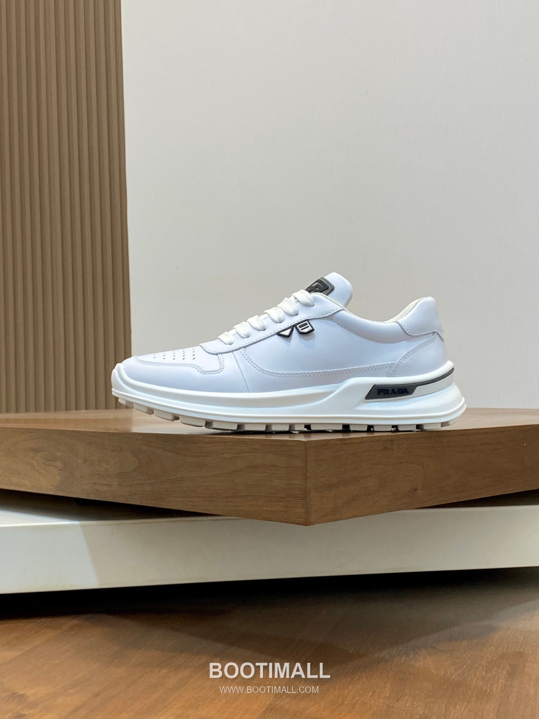 Prada Downtown Leather Sneakers Perforated Logo Rubber Sole 프라다 다운타운 레더 스니커즈 펀칭 로고 러버 솔 2