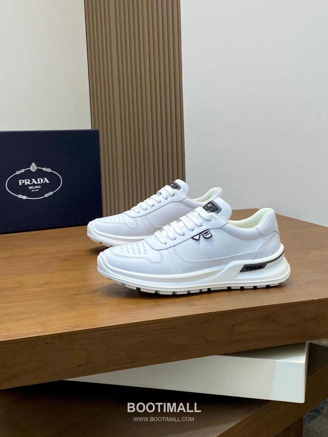 Prada Downtown Leather Sneakers Perforated Logo Rubber Sole 프라다 다운타운 레더 스니커즈 펀칭 로고 러버 솔 3