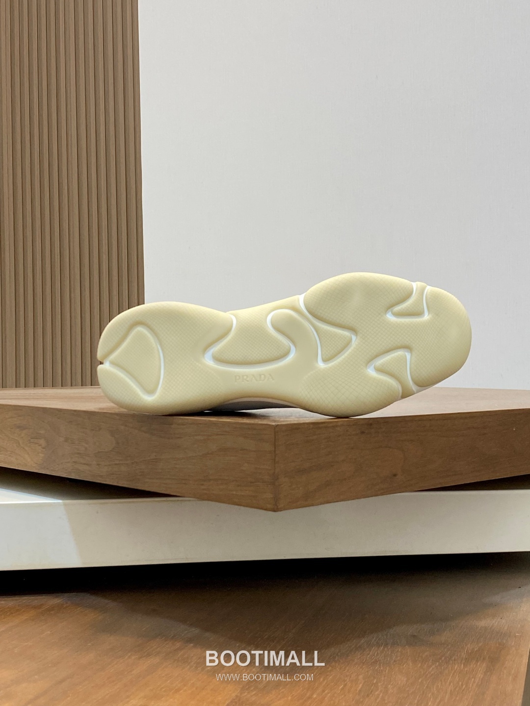 Prada Milano Geometric Stitching Lambskin White Sneakers 프라다 밀라노 지오메트릭 스티칭 램스킨 화이트 스니커즈 9