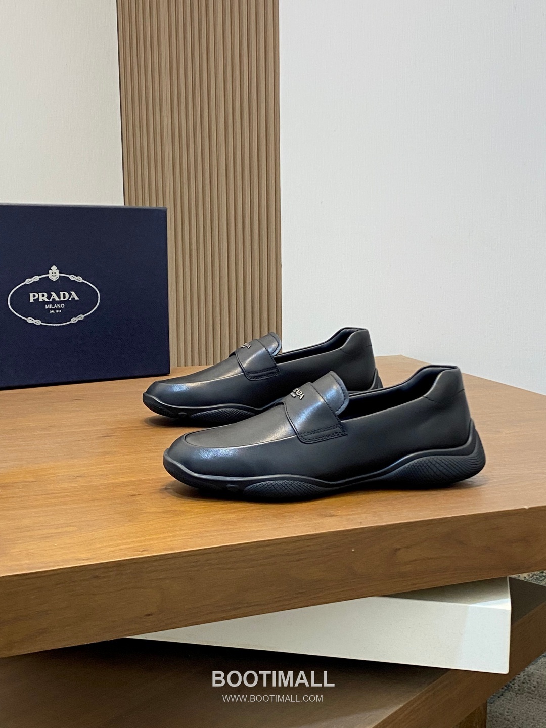 Prada Metallic Logo Calfskin Leather Slip-On Loafer Sneakers 프라다 메탈릭 로고 송아지 가죽 슬립온 로퍼 스니커즈 3