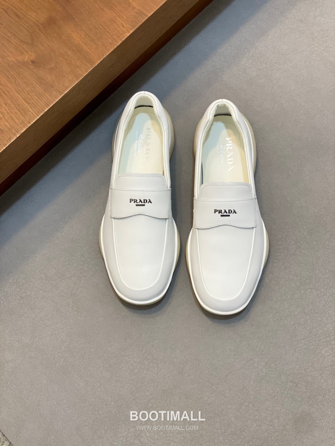 Prada Metallic Logo Calfskin Leather Slip-On Loafer Sneakers 프라다 메탈릭 로고 송아지 가죽 슬립온 로퍼 스니커즈 1