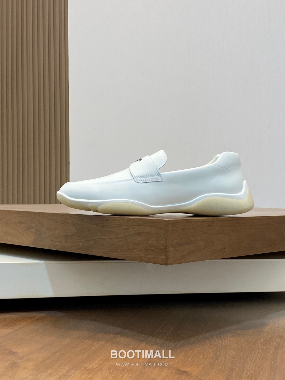 Prada Metallic Logo Calfskin Leather Slip-On Loafer Sneakers 프라다 메탈릭 로고 송아지 가죽 슬립온 로퍼 스니커즈 2