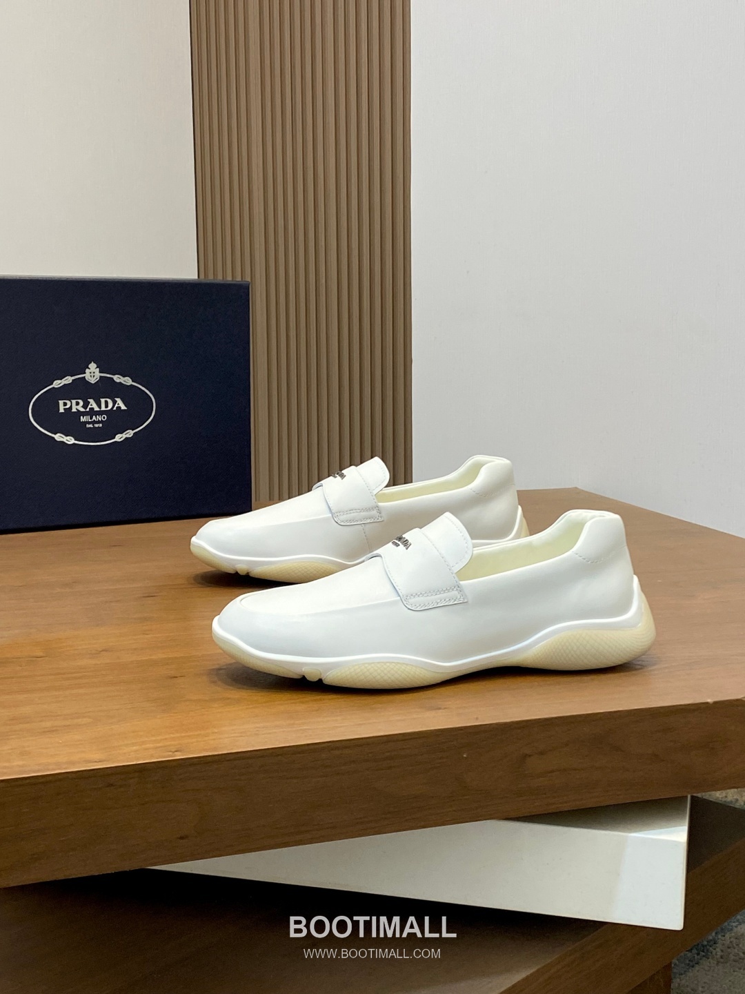 Prada Metallic Logo Calfskin Leather Slip-On Loafer Sneakers 프라다 메탈릭 로고 송아지 가죽 슬립온 로퍼 스니커즈 3