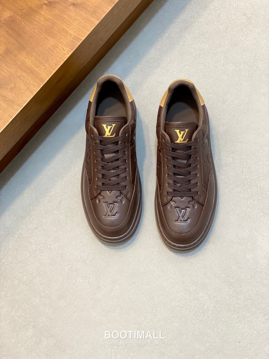 Louis Vuitton Monogram Logo Leather TPU Sole Sneakers 루이비통 모노그램 로고 레더 TPU 솔 스니커즈 1