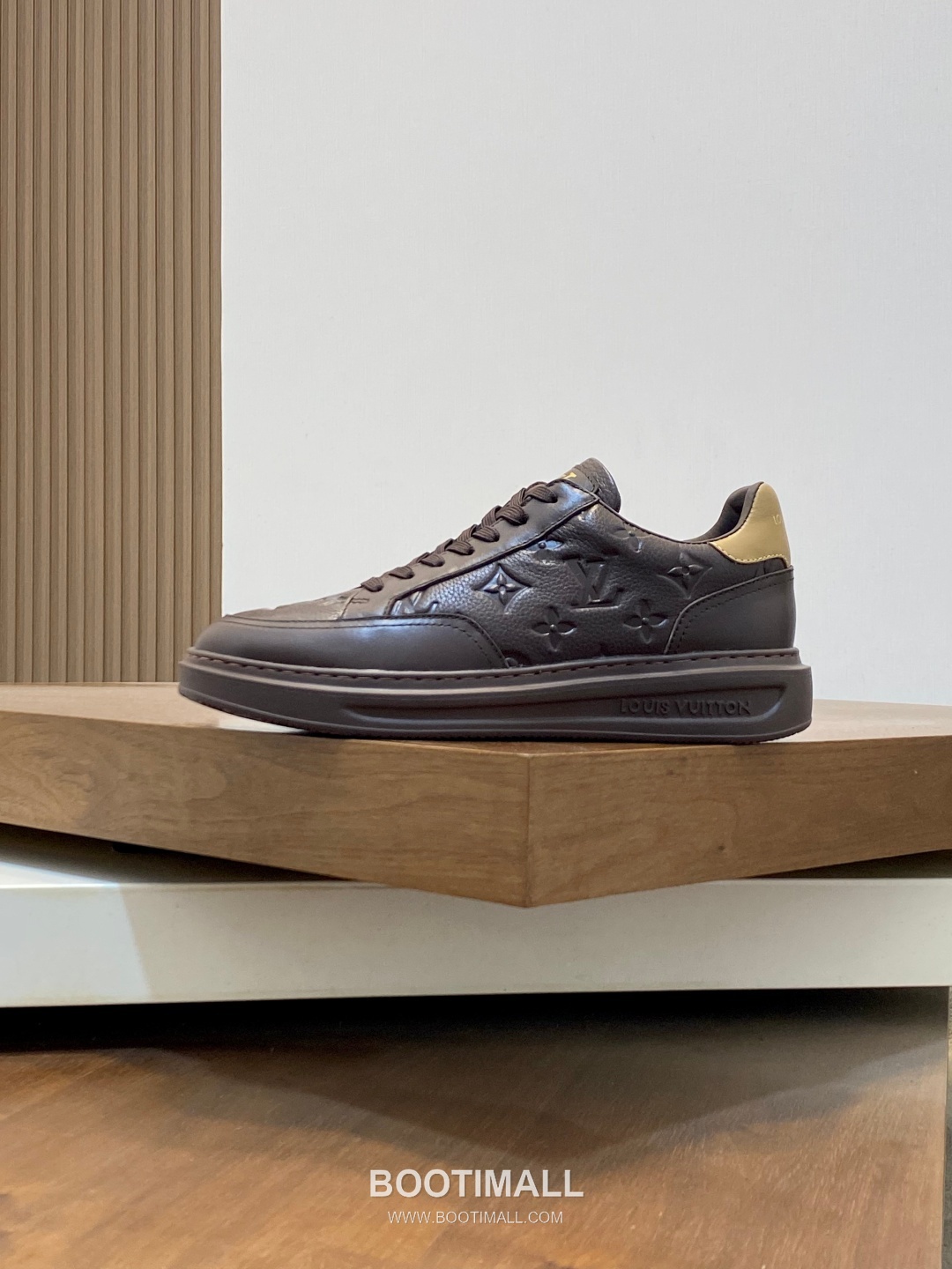 Louis Vuitton Monogram Logo Leather TPU Sole Sneakers 루이비통 모노그램 로고 레더 TPU 솔 스니커즈 2