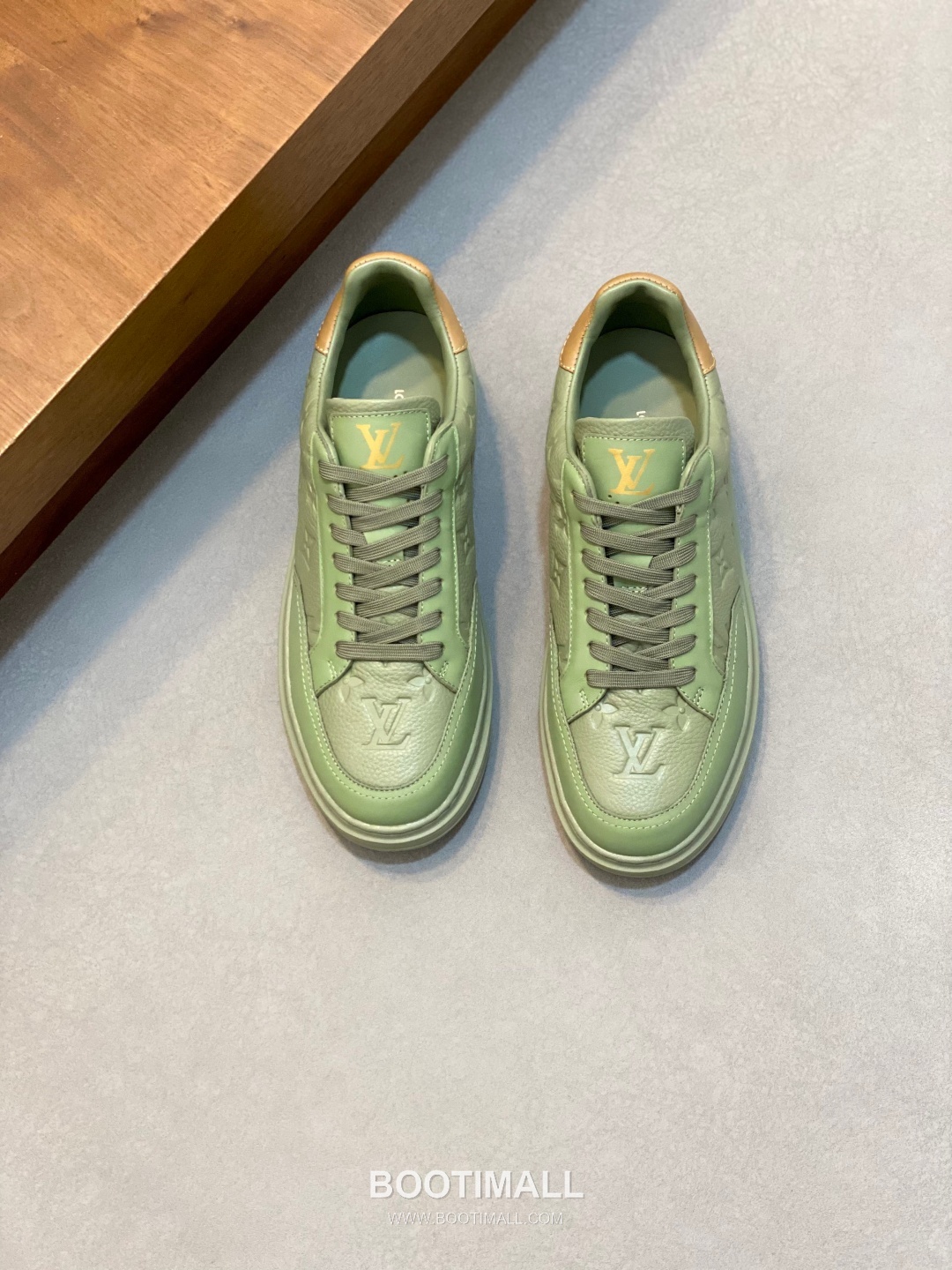 Louis Vuitton Monogram Logo Leather TPU Sole Sneakers 루이비통 모노그램 로고 레더 TPU 솔 스니커즈 1