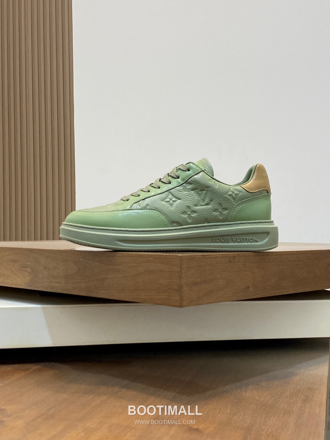 Louis Vuitton Monogram Logo Leather TPU Sole Sneakers 루이비통 모노그램 로고 레더 TPU 솔 스니커즈 2