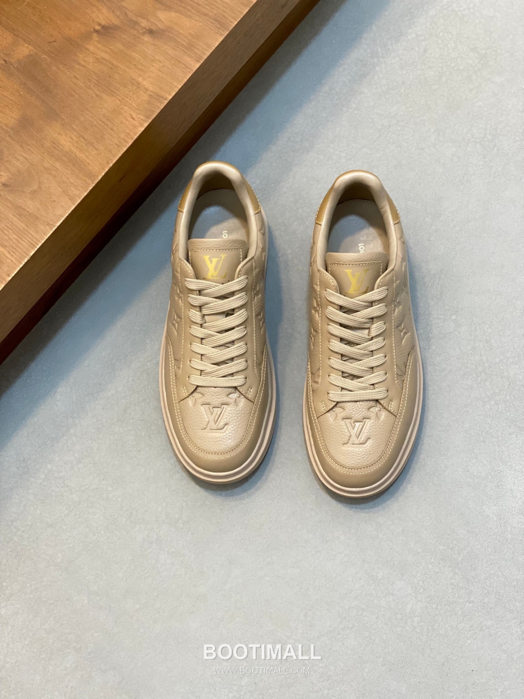 Louis Vuitton Monogram Logo Leather TPU Sole Sneakers 루이비통 모노그램 로고 레더 TPU 솔 스니커즈 1