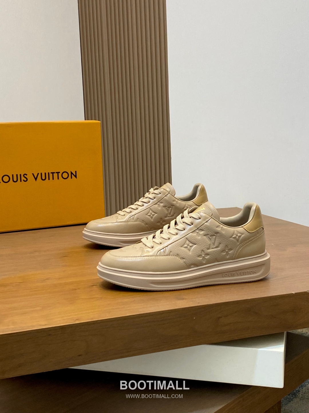 Louis Vuitton Monogram Logo Leather TPU Sole Sneakers 루이비통 모노그램 로고 레더 TPU 솔 스니커즈 3