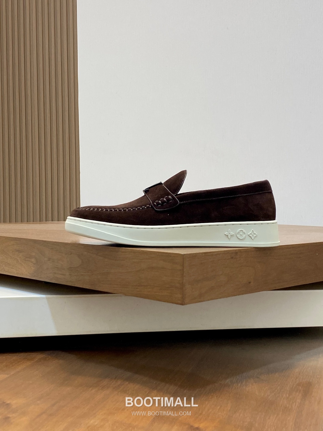 Louis Vuitton Monogram Logo Leather Mesh White Sneakers 루이비통 모노그램 로고 레더 메쉬 화이트 스니커즈 2