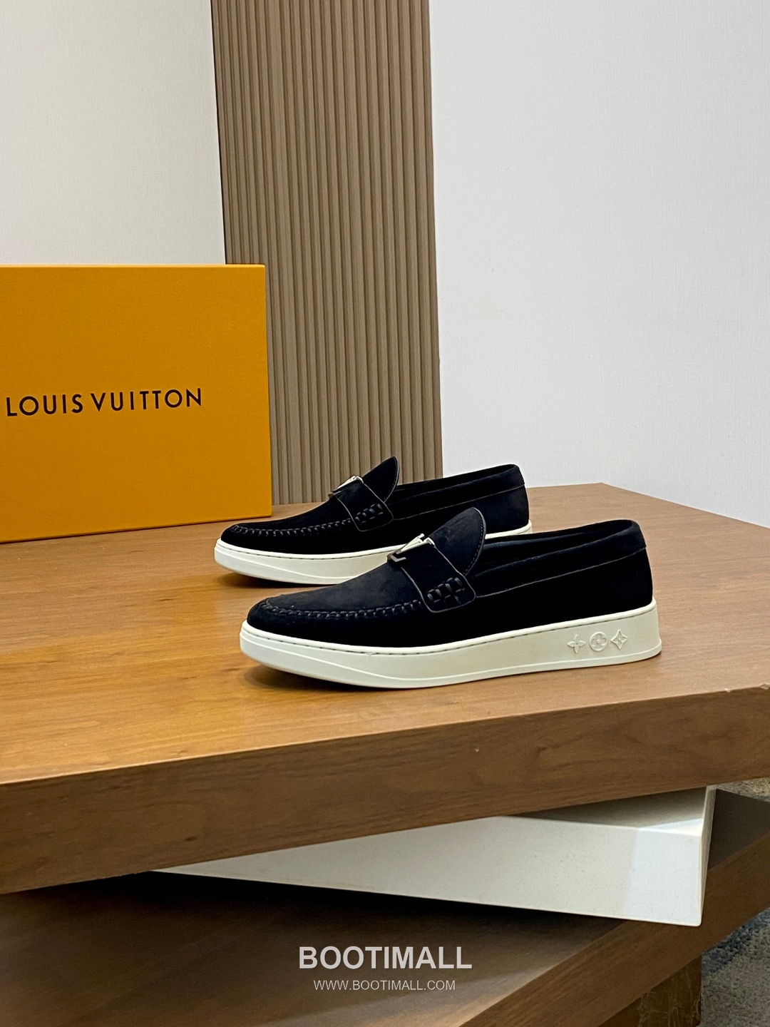 Louis Vuitton Monogram Logo Leather Mesh White Sneakers 루이비통 모노그램 로고 레더 메쉬 화이트 스니커즈 3