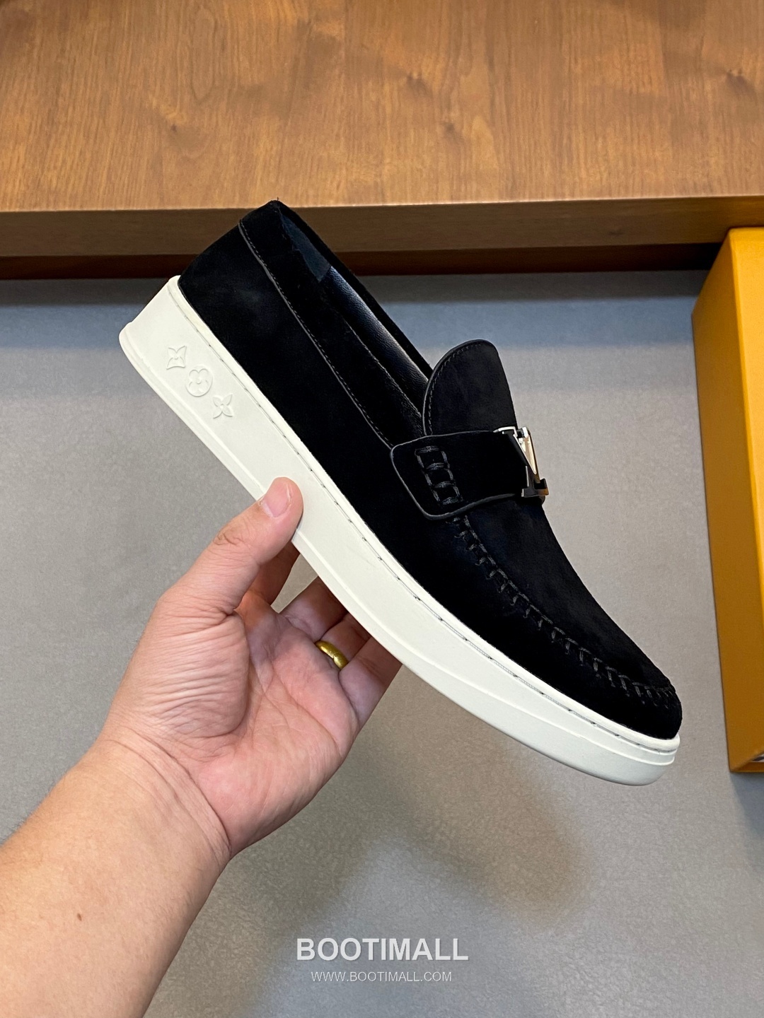 Louis Vuitton Monogram Logo Leather Mesh White Sneakers 루이비통 모노그램 로고 레더 메쉬 화이트 스니커즈 4