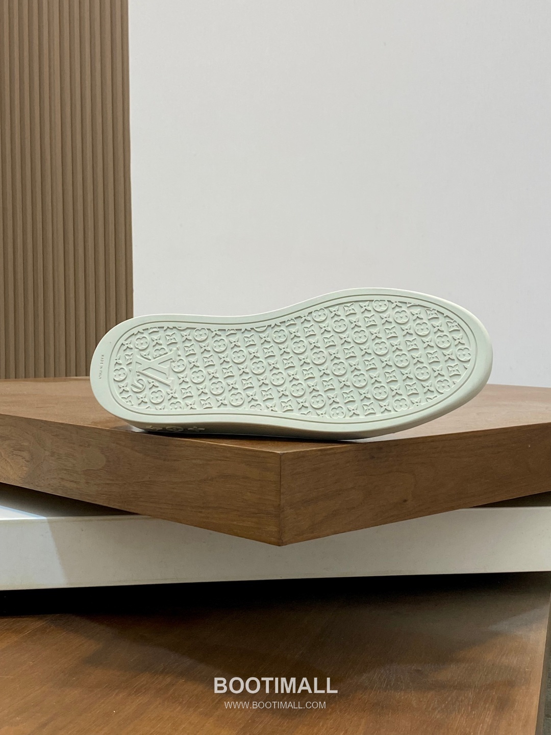 Louis Vuitton Monogram Logo Leather Mesh White Sneakers 루이비통 모노그램 로고 레더 메쉬 화이트 스니커즈 9