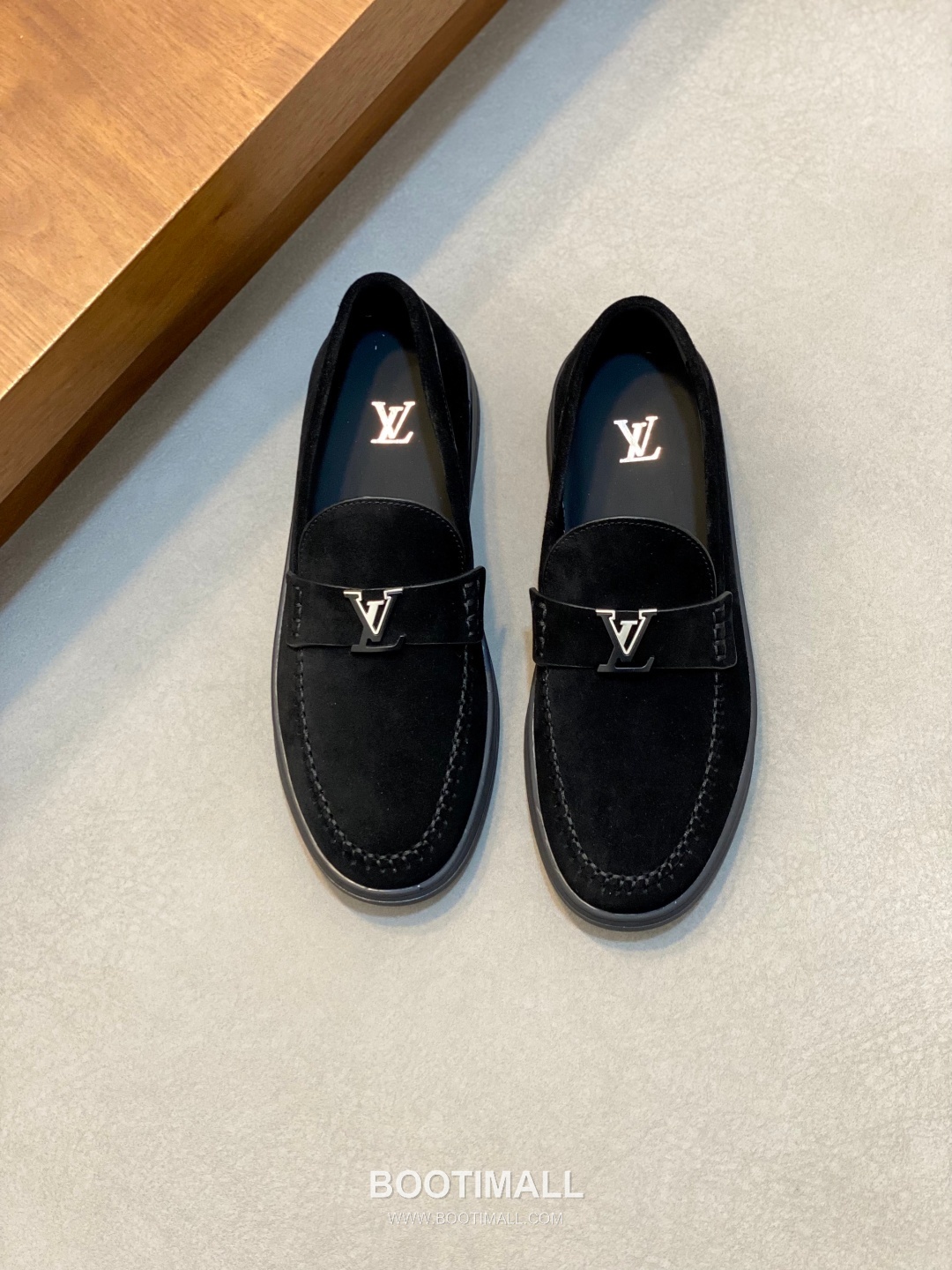 Louis Vuitton Monogram Logo Leather Mesh White Sneakers 루이비통 모노그램 로고 레더 메쉬 화이트 스니커즈 1