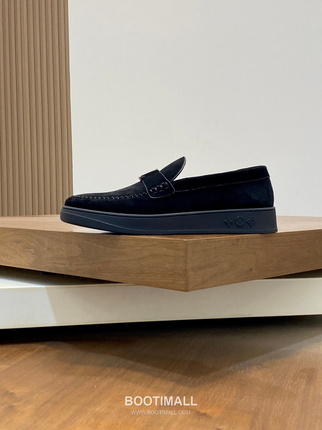 Louis Vuitton Monogram Logo Leather Mesh White Sneakers 루이비통 모노그램 로고 레더 메쉬 화이트 스니커즈 2