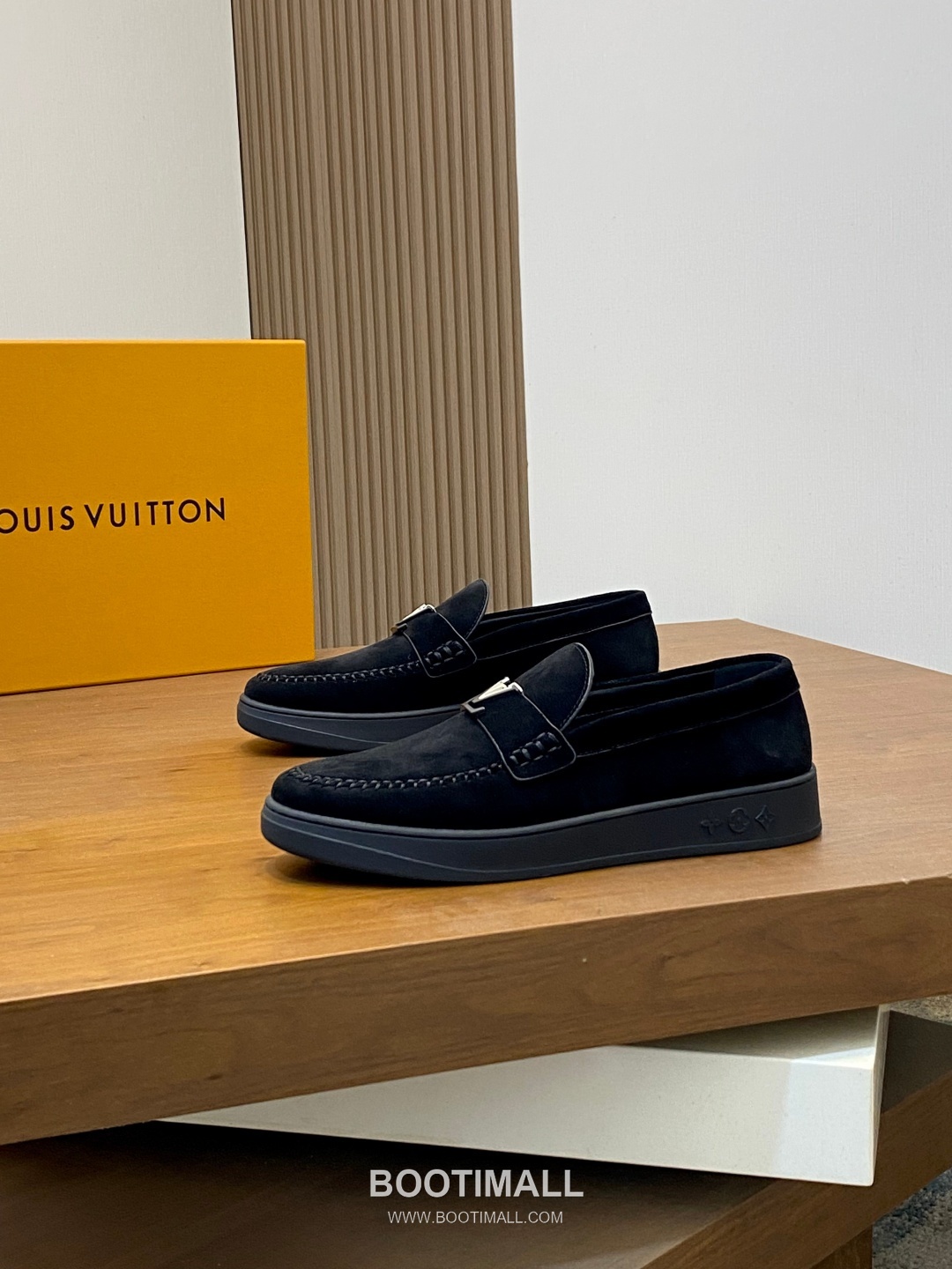 Louis Vuitton Monogram Logo Leather Mesh White Sneakers 루이비통 모노그램 로고 레더 메쉬 화이트 스니커즈 3