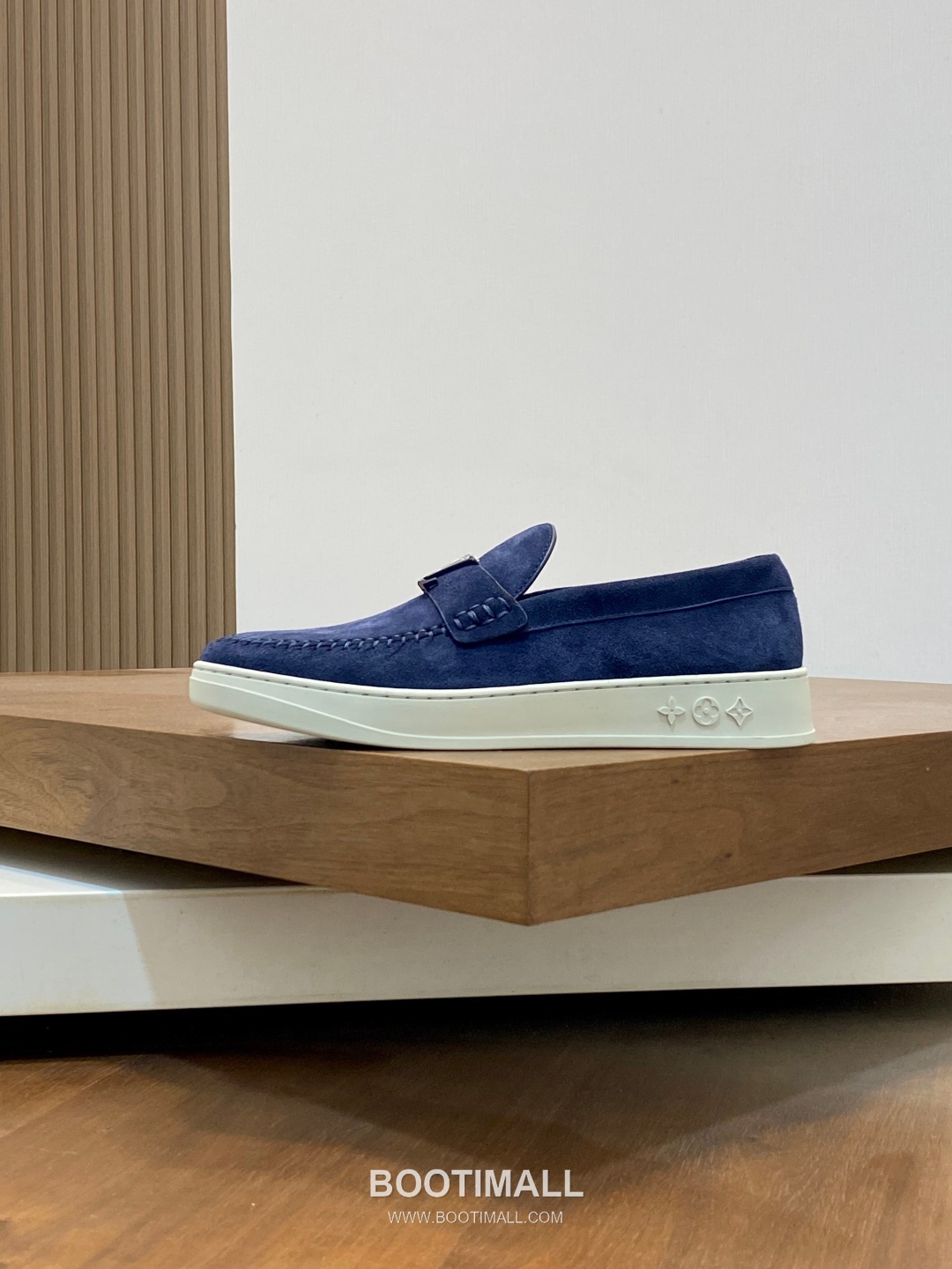 Louis Vuitton Monogram Logo Leather Mesh White Sneakers 루이비통 모노그램 로고 레더 메쉬 화이트 스니커즈 2