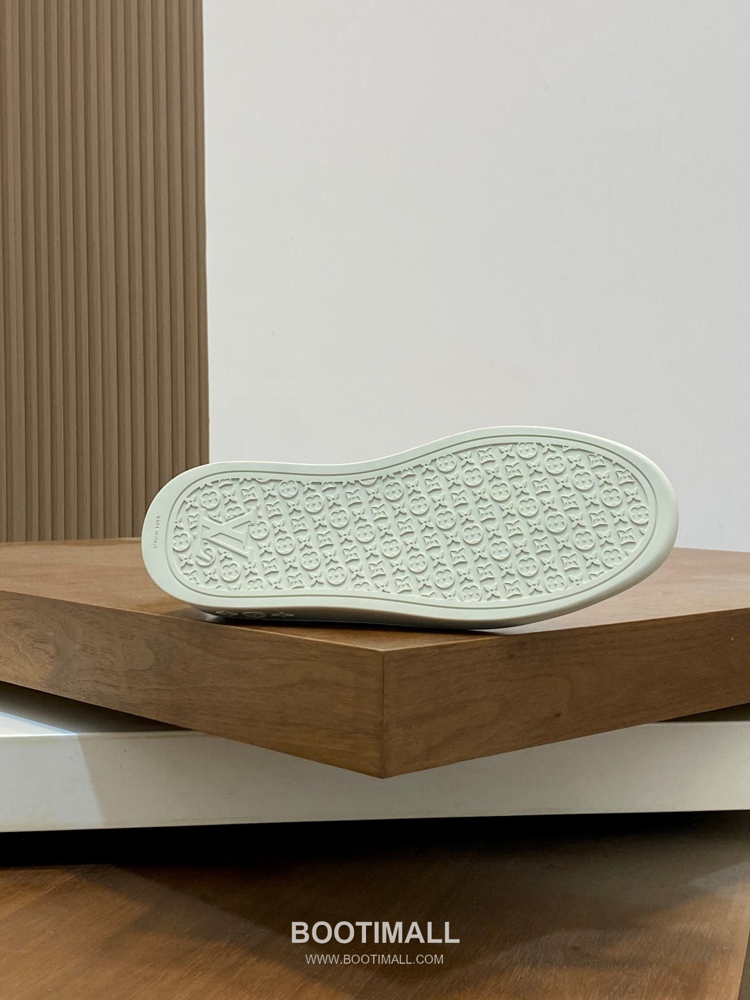 Louis Vuitton Monogram Logo Leather Mesh White Sneakers 루이비통 모노그램 로고 레더 메쉬 화이트 스니커즈 9