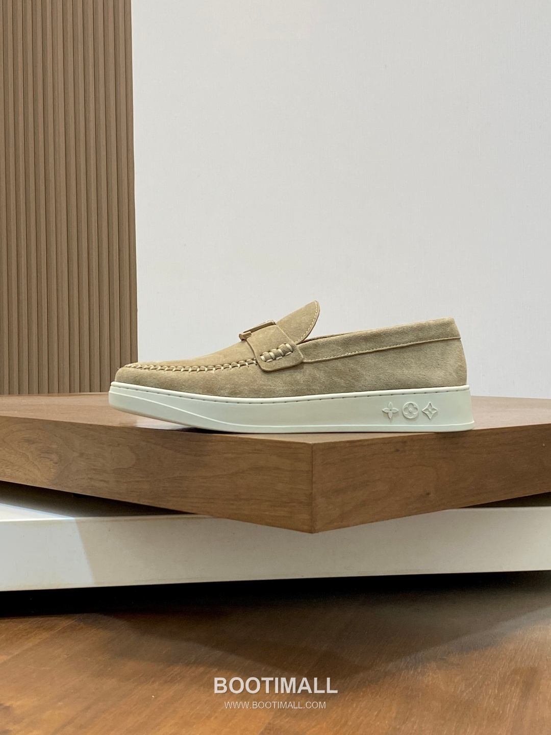 Louis Vuitton Monogram Logo Leather Mesh White Sneakers 루이비통 모노그램 로고 레더 메쉬 화이트 스니커즈 2