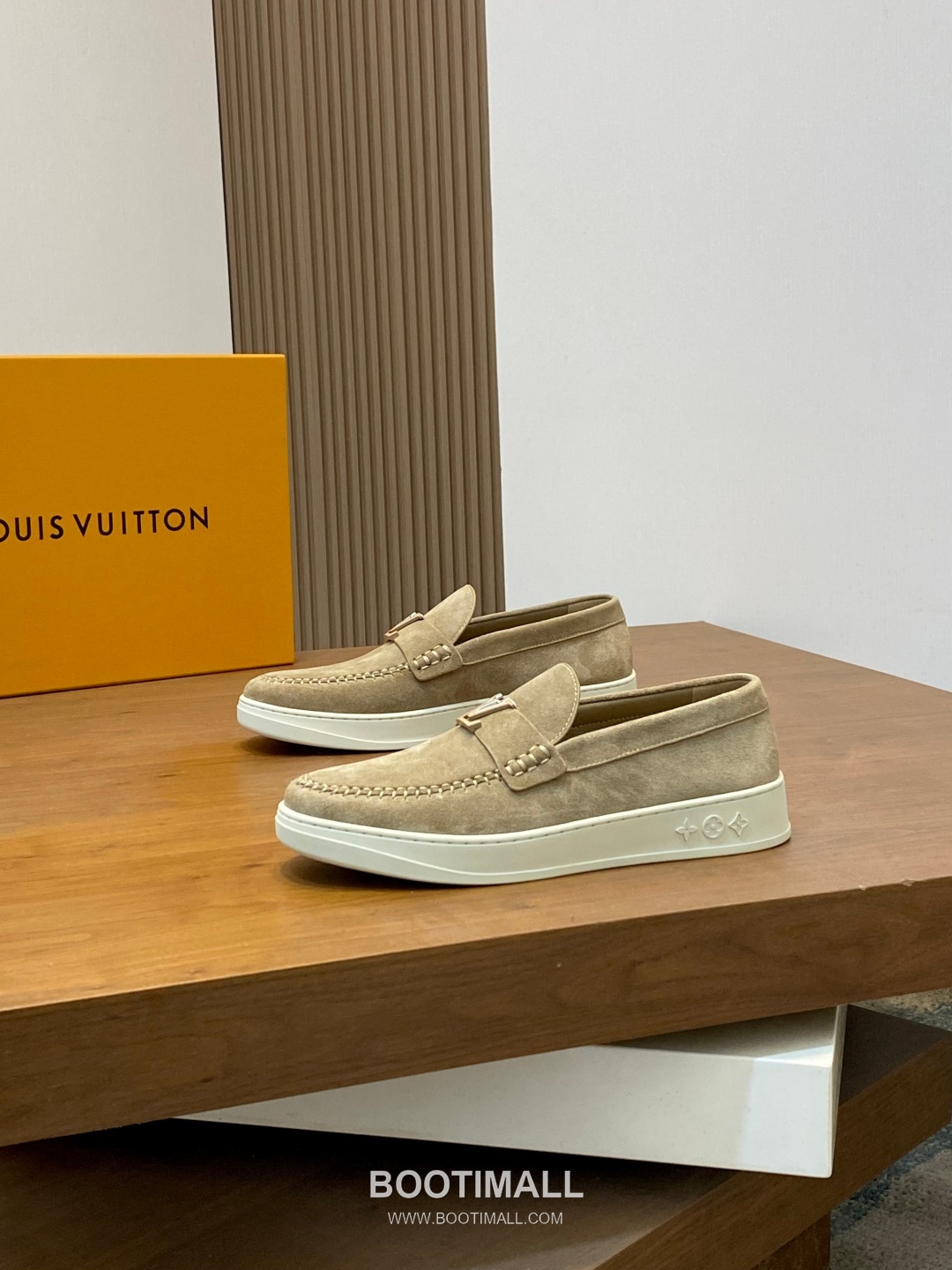 Louis Vuitton Monogram Logo Leather Mesh White Sneakers 루이비통 모노그램 로고 레더 메쉬 화이트 스니커즈 3