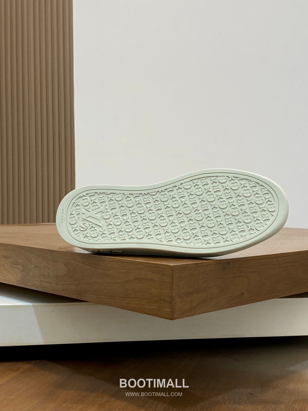 Louis Vuitton Monogram Logo Leather Mesh White Sneakers 루이비통 모노그램 로고 레더 메쉬 화이트 스니커즈 9