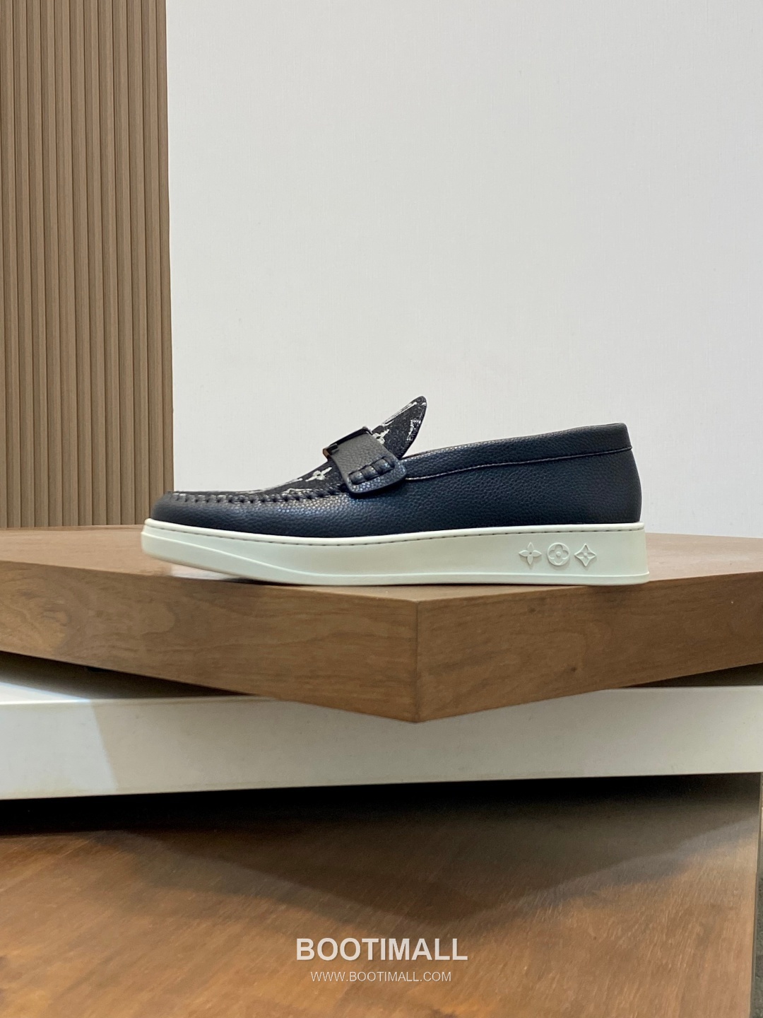 Louis Vuitton Monogram Logo Leather Mesh White Sneakers 루이비통 모노그램 로고 레더 메쉬 화이트 스니커즈 2