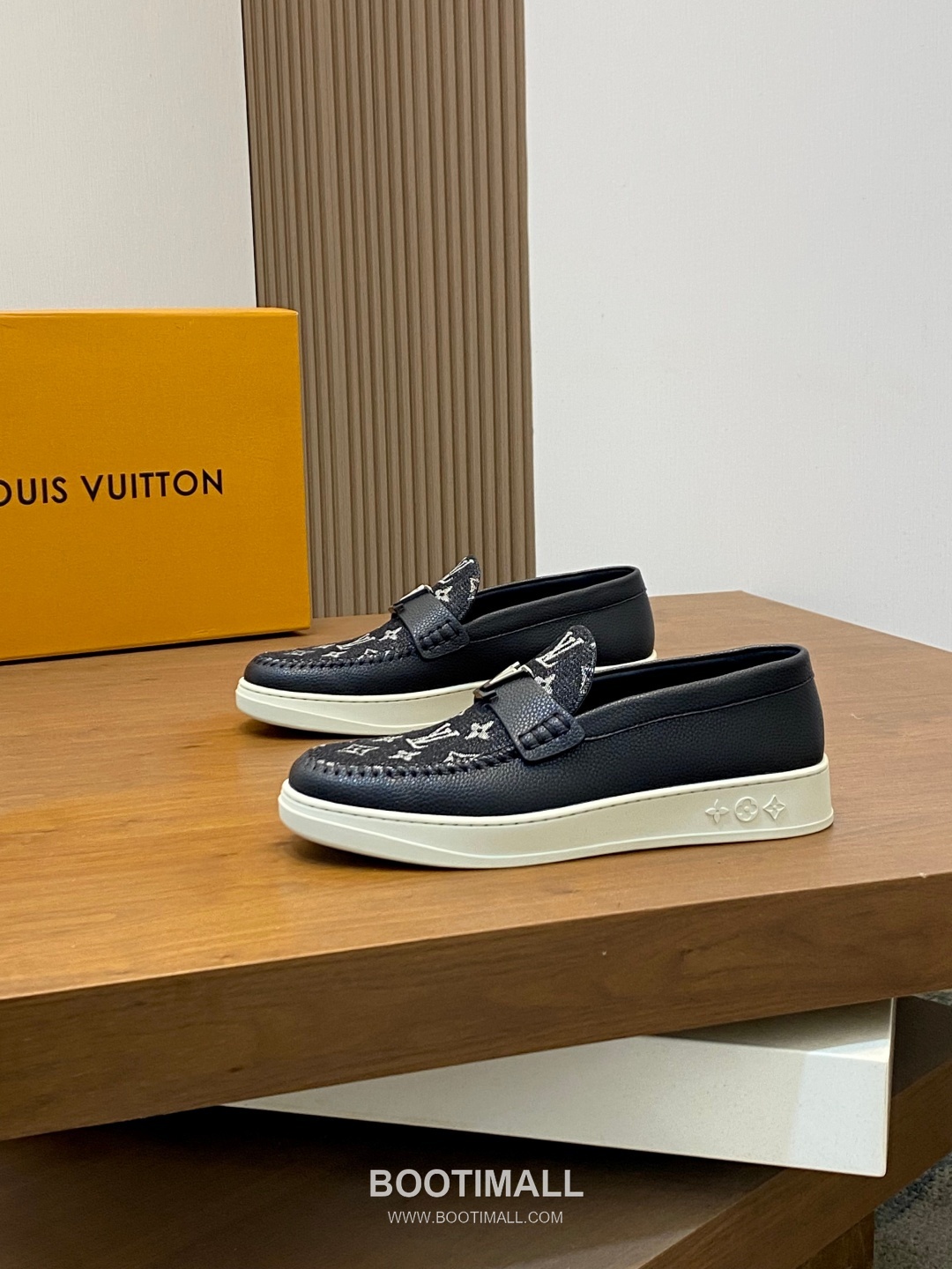 Louis Vuitton Monogram Logo Leather Mesh White Sneakers 루이비통 모노그램 로고 레더 메쉬 화이트 스니커즈 3