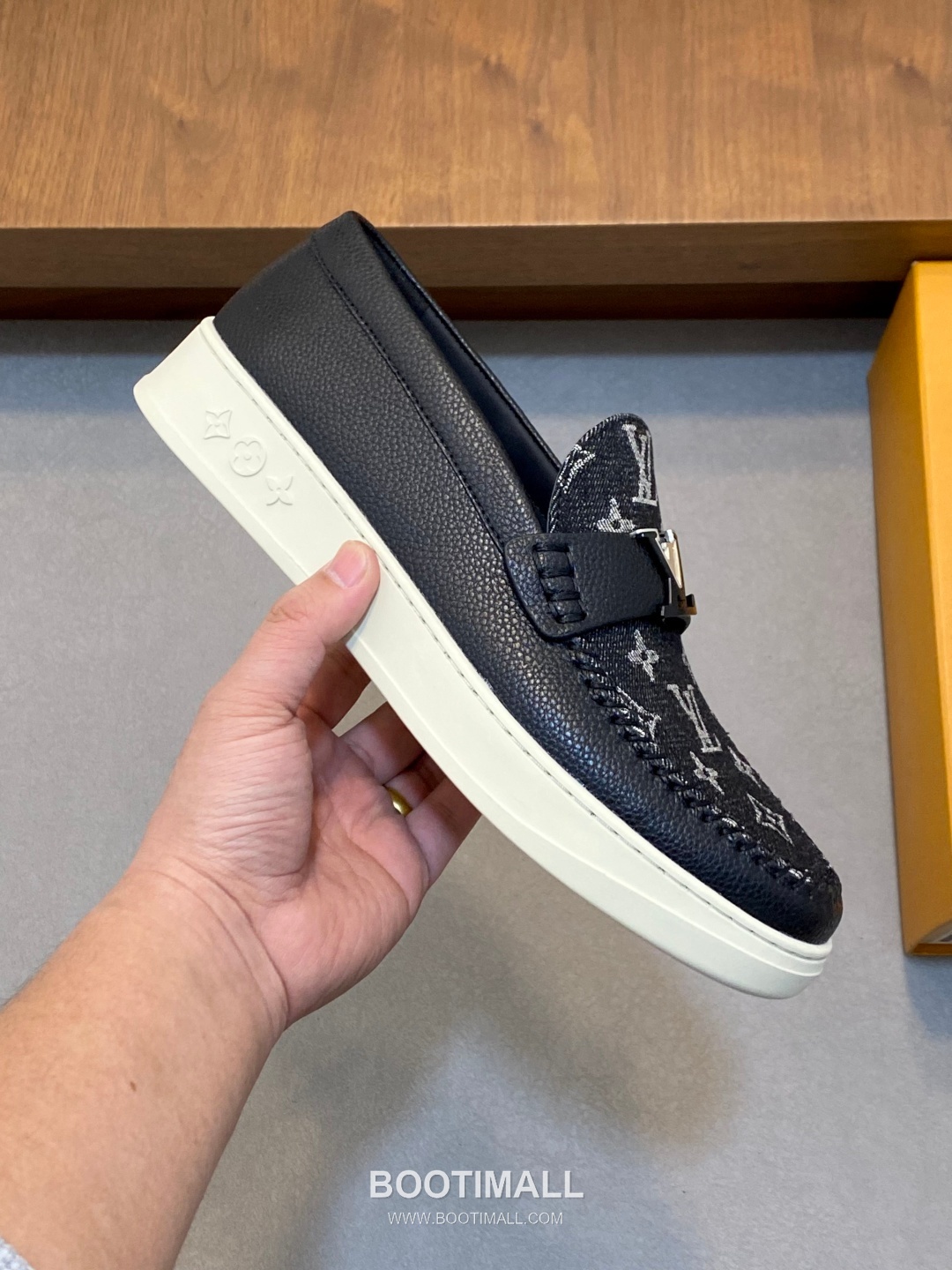 Louis Vuitton Monogram Logo Leather Mesh White Sneakers 루이비통 모노그램 로고 레더 메쉬 화이트 스니커즈 4