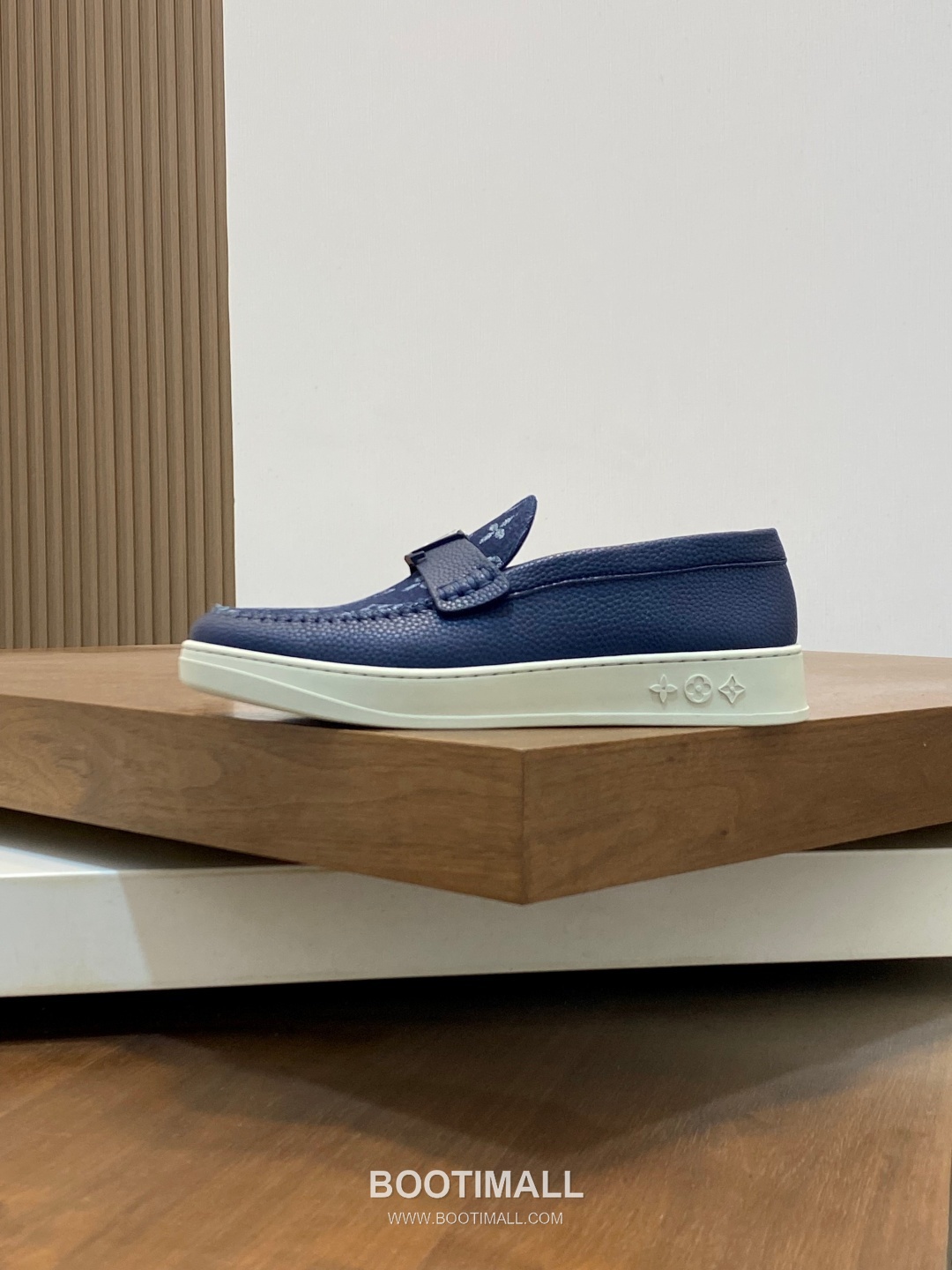 Louis Vuitton Monogram Logo Leather Mesh White Sneakers 루이비통 모노그램 로고 레더 메쉬 화이트 스니커즈 2