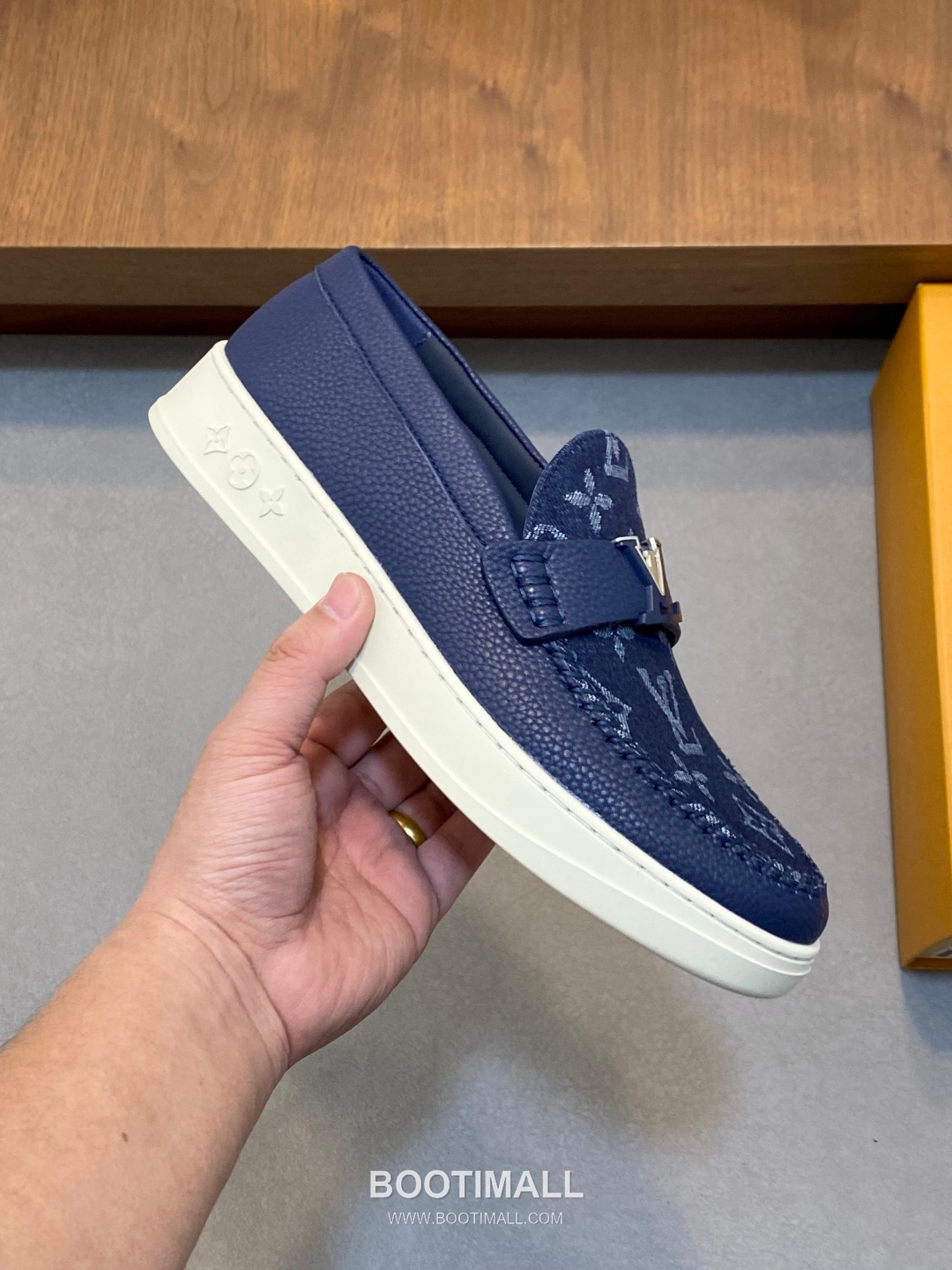 Louis Vuitton Monogram Logo Leather Mesh White Sneakers 루이비통 모노그램 로고 레더 메쉬 화이트 스니커즈 4