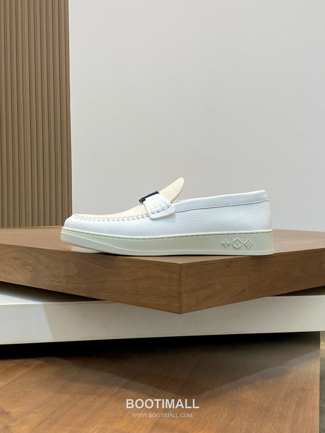 Louis Vuitton Monogram Logo Leather Mesh White Sneakers 루이비통 모노그램 로고 레더 메쉬 화이트 스니커즈 2