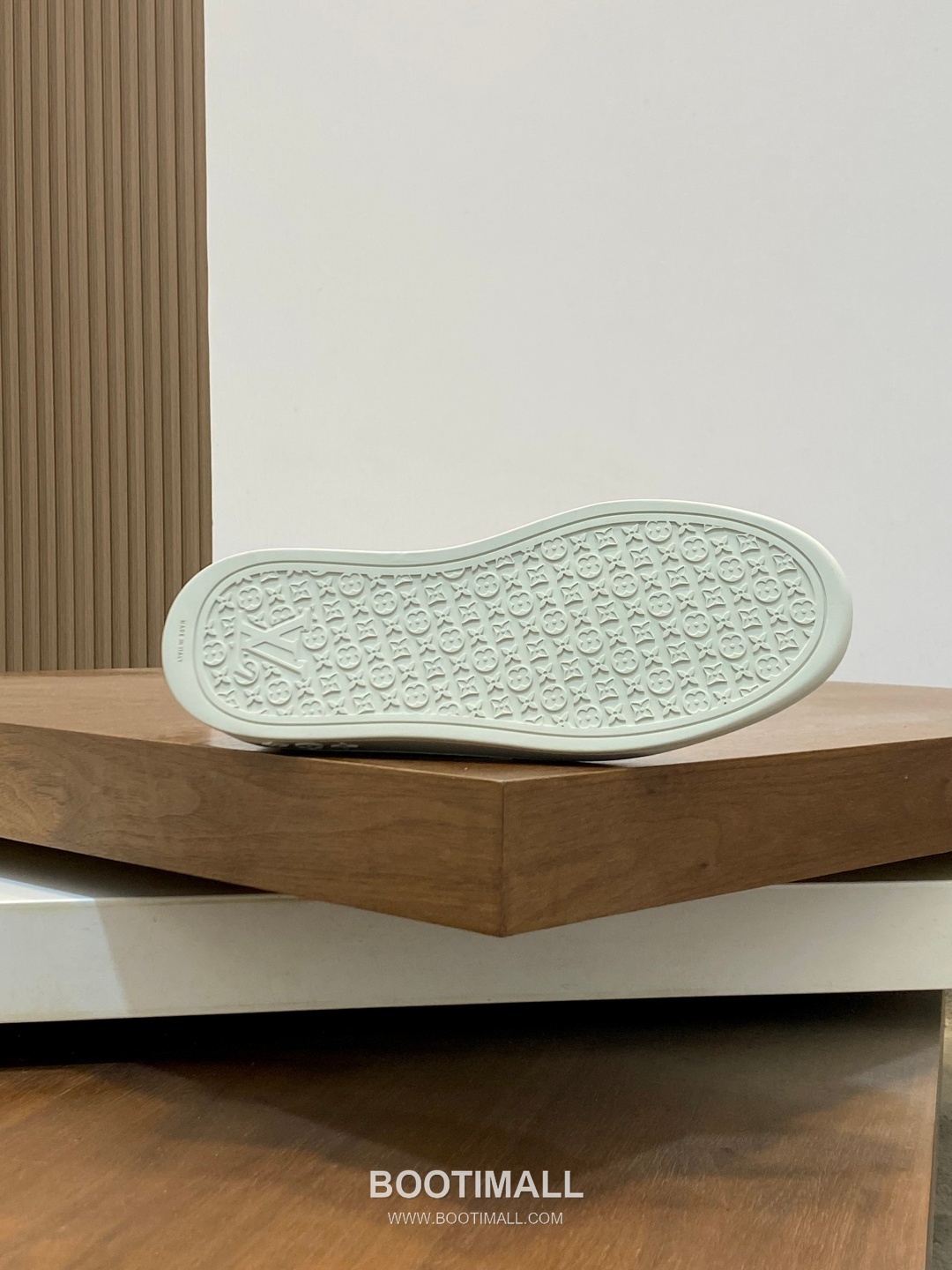 Louis Vuitton Monogram Logo Leather Mesh White Sneakers 루이비통 모노그램 로고 레더 메쉬 화이트 스니커즈 9