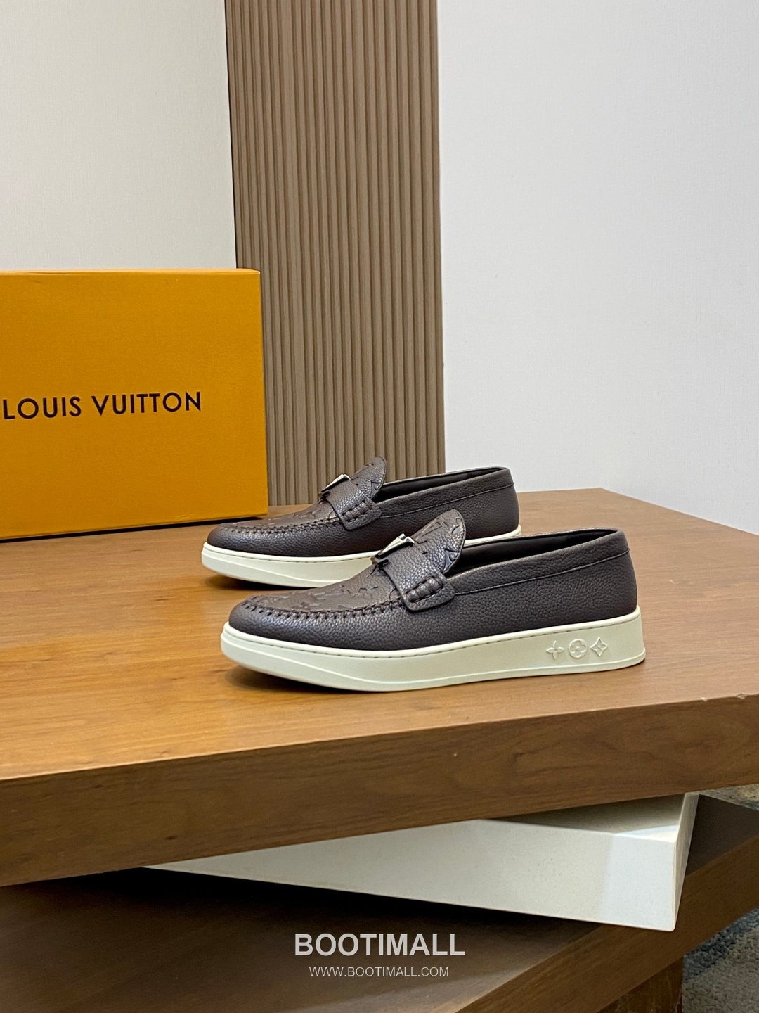 Louis Vuitton Monogram Logo Leather Mesh White Sneakers 루이비통 모노그램 로고 레더 메쉬 화이트 스니커즈 3