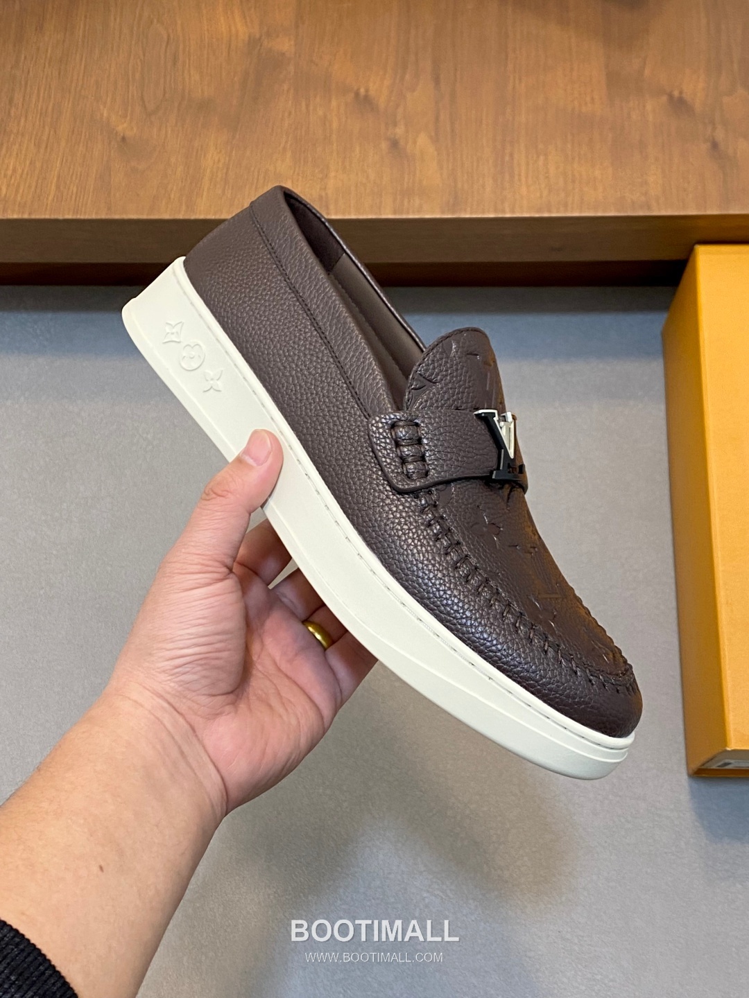 Louis Vuitton Monogram Logo Leather Mesh White Sneakers 루이비통 모노그램 로고 레더 메쉬 화이트 스니커즈 4