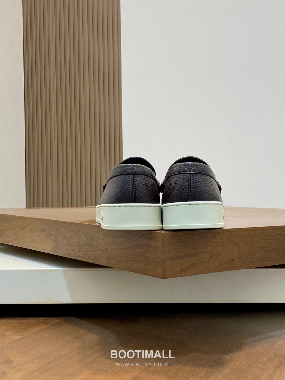 Louis Vuitton Monogram Logo Leather Mesh White Sneakers 루이비통 모노그램 로고 레더 메쉬 화이트 스니커즈 8